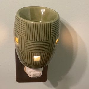 Scentsy Wall Plug Candle Wax Cube Burner Green Ceramic